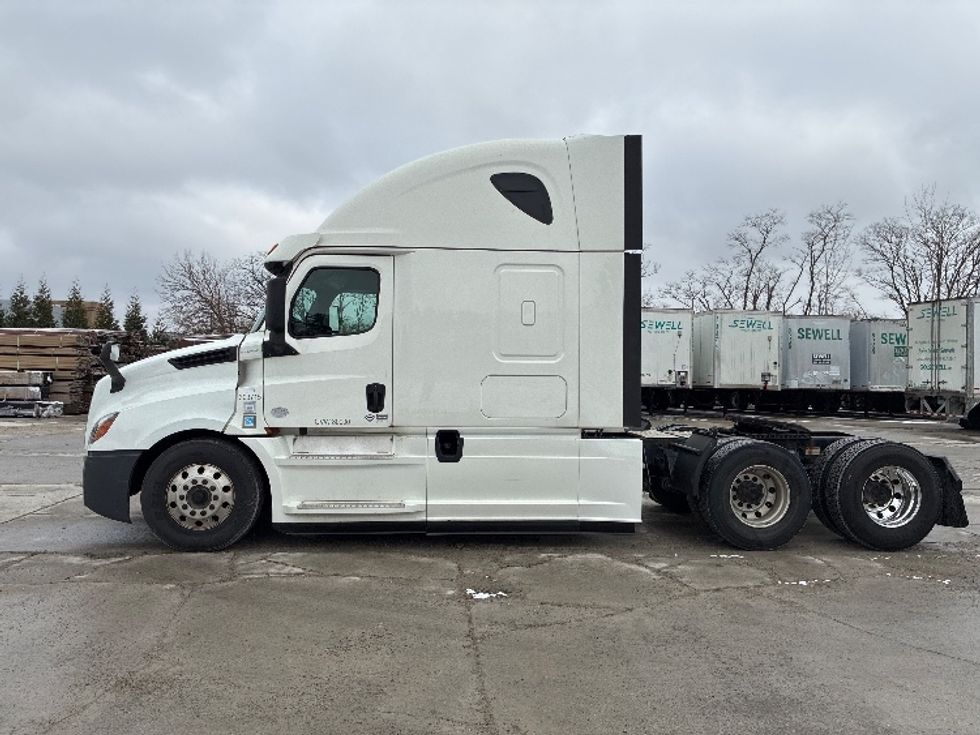 Sleeper Tractor-Heavy Duty Tractors-Freightliner-2020-T12664ST-Wilmington-OH-563,653\n\t\tmiles-$ 55,250 - Image 4