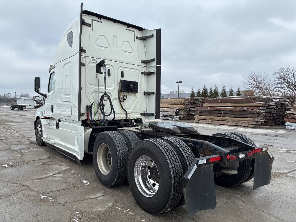 Sleeper Tractor-Heavy Duty Tractors-Freightliner-2020-T12664ST-Wilmington-OH-563,653\n\t\tmiles-$ 55,250 - Image 5