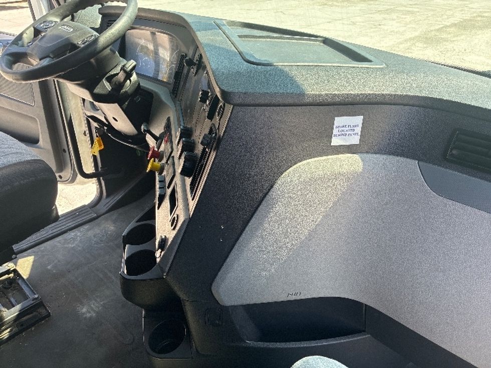 Sleeper Tractor-Heavy Duty Tractors-Freightliner-2020-T12664ST-Wilmington-OH-617,274\n\t\tmiles-$ 52,250 - Image 15