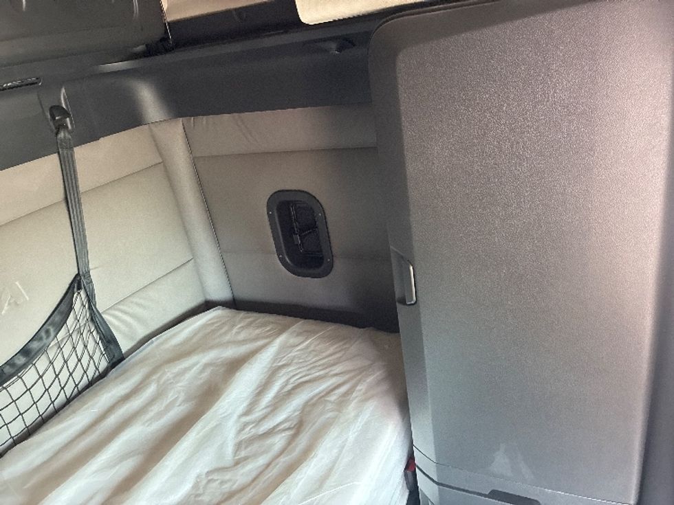 Sleeper Tractor-Heavy Duty Tractors-Freightliner-2020-T12664ST-Wilmington-OH-617,274\n\t\tmiles-$ 52,250 - Image 18