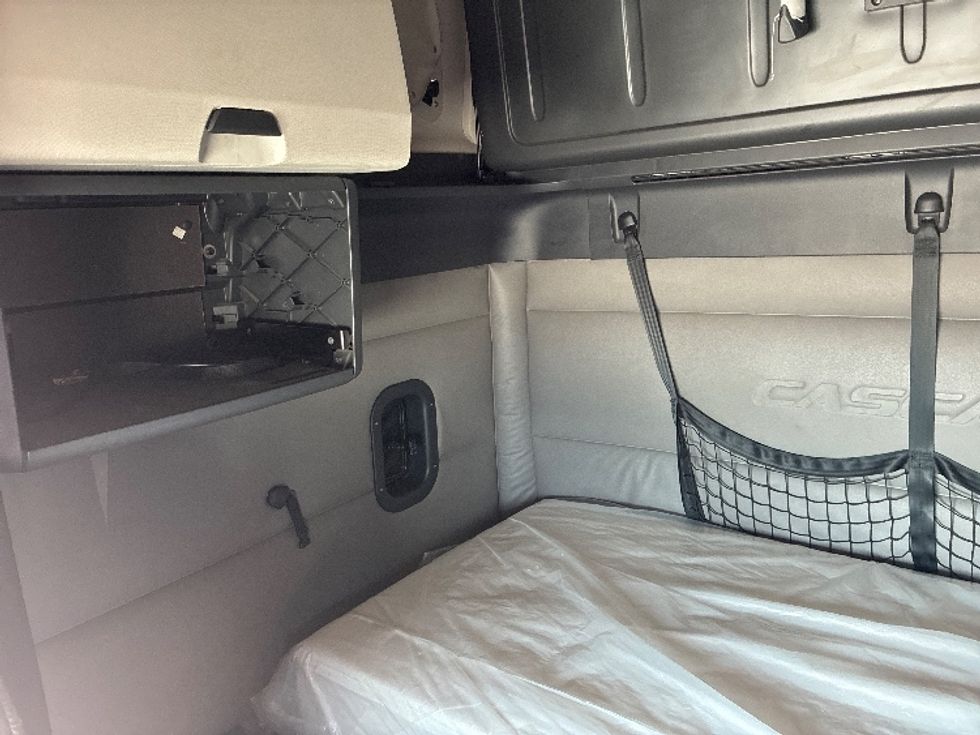 Sleeper Tractor-Heavy Duty Tractors-Freightliner-2020-T12664ST-Wilmington-OH-617,274\n\t\tmiles-$ 52,250 - Image 19