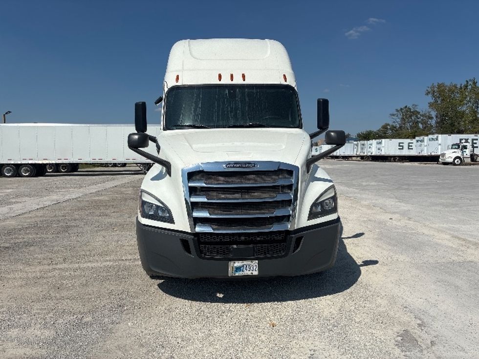Sleeper Tractor-Heavy Duty Tractors-Freightliner-2020-T12664ST-Wilmington-OH-617,274\n\t\tmiles-$ 52,250 - Image 2