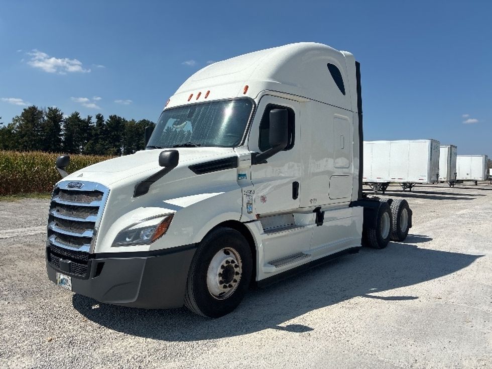 Sleeper Tractor-Heavy Duty Tractors-Freightliner-2020-T12664ST-Wilmington-OH-617,274\n\t\tmiles-$ 52,250 - Image 3