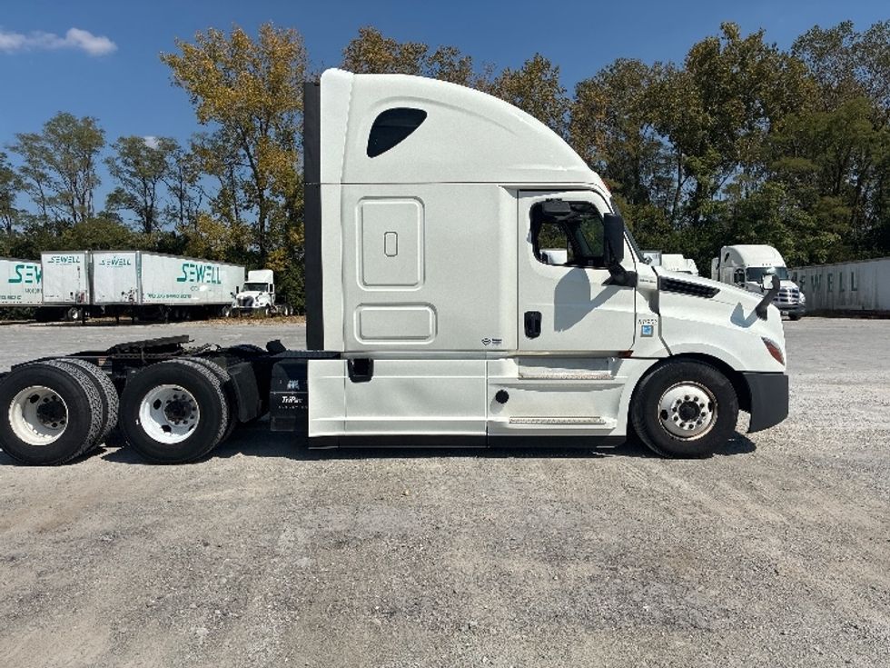 Sleeper Tractor-Heavy Duty Tractors-Freightliner-2020-T12664ST-Wilmington-OH-617,274\n\t\tmiles-$ 52,250 - Image 8