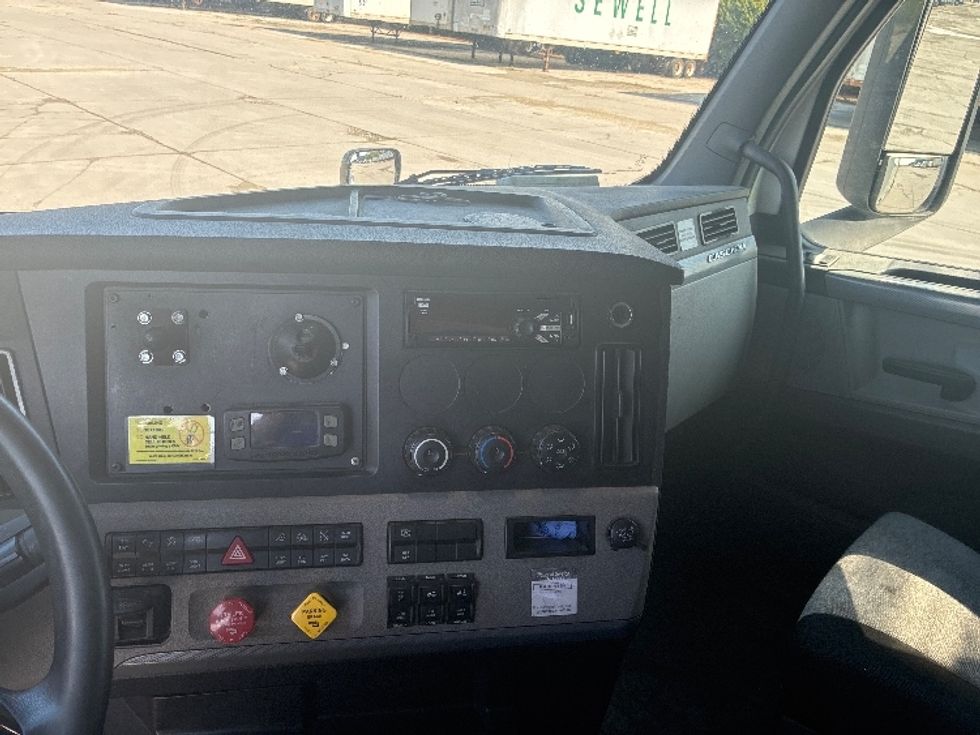 Sleeper Tractor-Heavy Duty Tractors-Freightliner-2020-T12664ST-Wilmington-OH-619,273\n\t\tmiles-$ 53,500 - Image 12