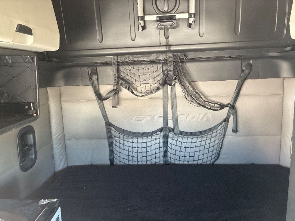 Sleeper Tractor-Heavy Duty Tractors-Freightliner-2020-T12664ST-Wilmington-OH-619,273\n\t\tmiles-$ 53,500 - Image 16