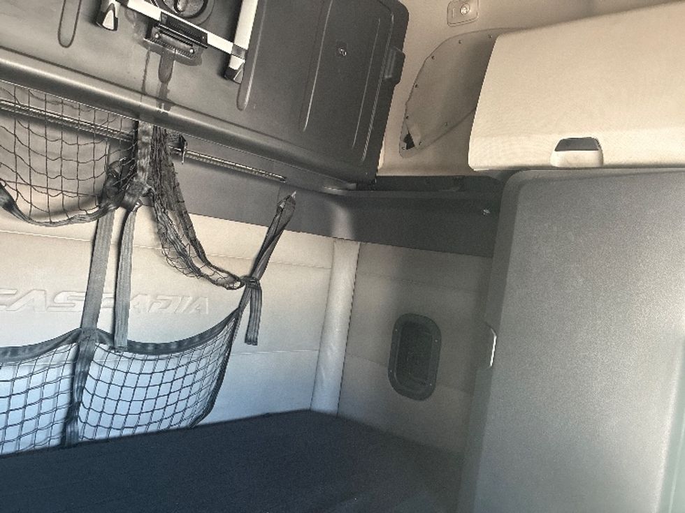 Sleeper Tractor-Heavy Duty Tractors-Freightliner-2020-T12664ST-Wilmington-OH-619,273\n\t\tmiles-$ 53,500 - Image 18