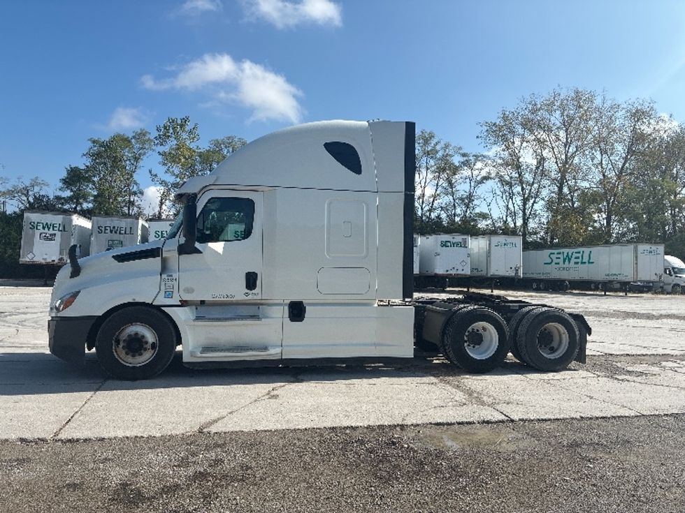 Sleeper Tractor-Heavy Duty Tractors-Freightliner-2020-T12664ST-Wilmington-OH-619,273\n\t\tmiles-$ 53,500 - Image 4