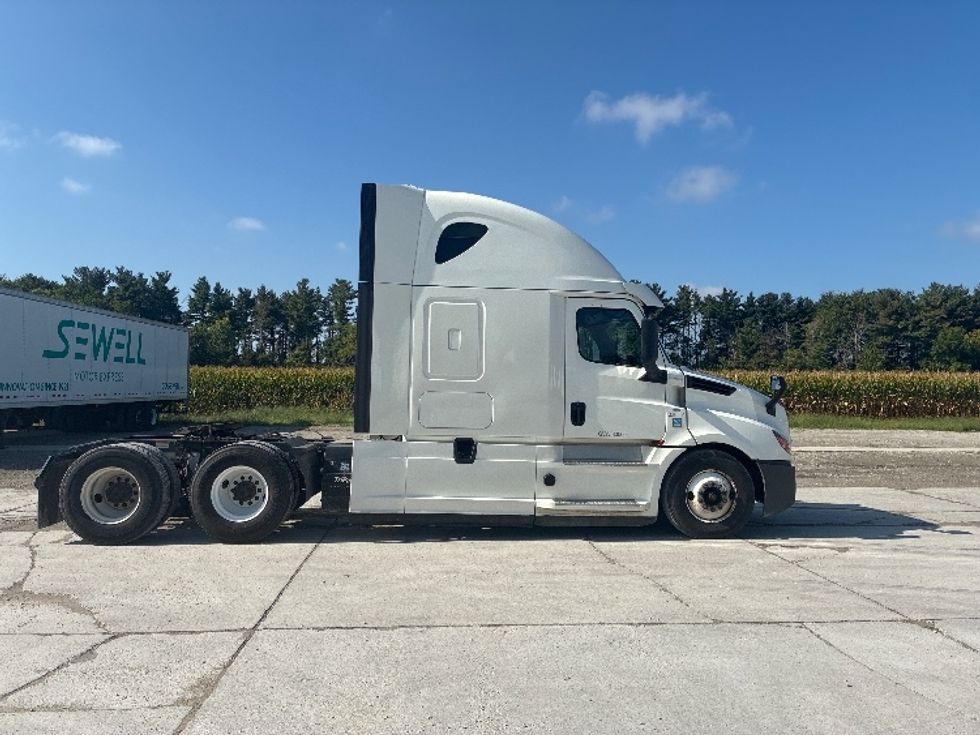 Sleeper Tractor-Heavy Duty Tractors-Freightliner-2020-T12664ST-Wilmington-OH-619,273\n\t\tmiles-$ 53,500 - Image 8