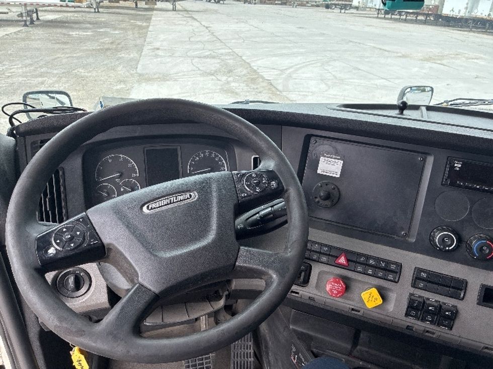 Sleeper Tractor-Heavy Duty Tractors-Freightliner-2020-T12664ST-Wilmington-OH-636,052\n\t\tmiles-$ 50,000 - Image 11