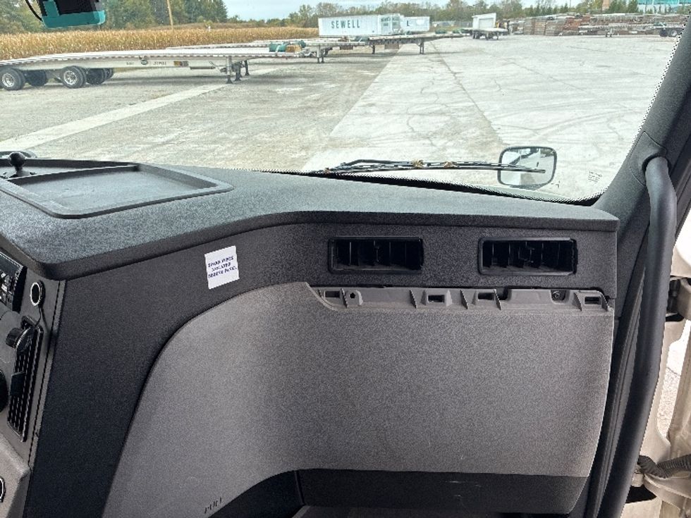 Sleeper Tractor-Heavy Duty Tractors-Freightliner-2020-T12664ST-Wilmington-OH-636,052\n\t\tmiles-$ 50,000 - Image 14