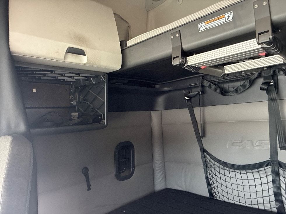 Sleeper Tractor-Heavy Duty Tractors-Freightliner-2020-T12664ST-Wilmington-OH-636,052\n\t\tmiles-$ 50,000 - Image 19