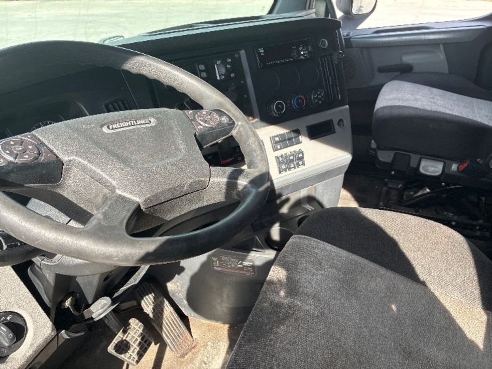 Sleeper Tractor-Heavy Duty Tractors-Freightliner-2020-T12664ST-Wilmington-OH-696,100\n\t\tmiles-$ 47,500 - Image 10