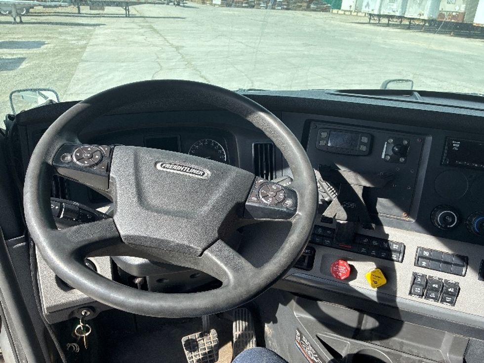 Sleeper Tractor-Heavy Duty Tractors-Freightliner-2020-T12664ST-Wilmington-OH-696,100\n\t\tmiles-$ 47,500 - Image 11