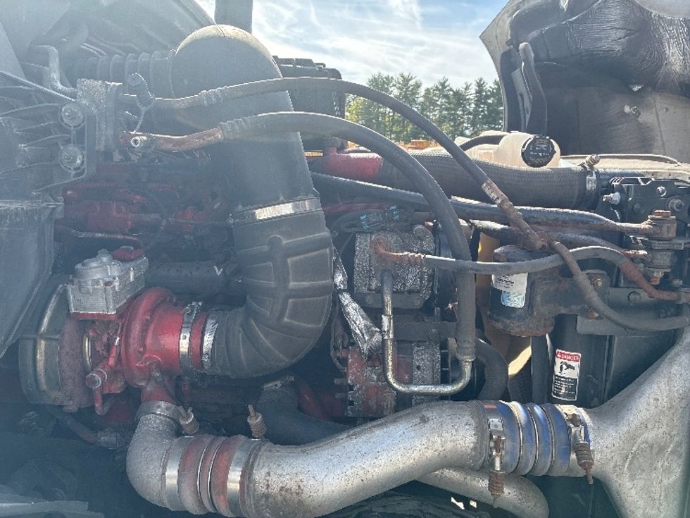 Sleeper Tractor-Heavy Duty Tractors-Freightliner-2020-T12664ST-Wilmington-OH-696,100\n\t\tmiles-$ 47,500 - Image 20