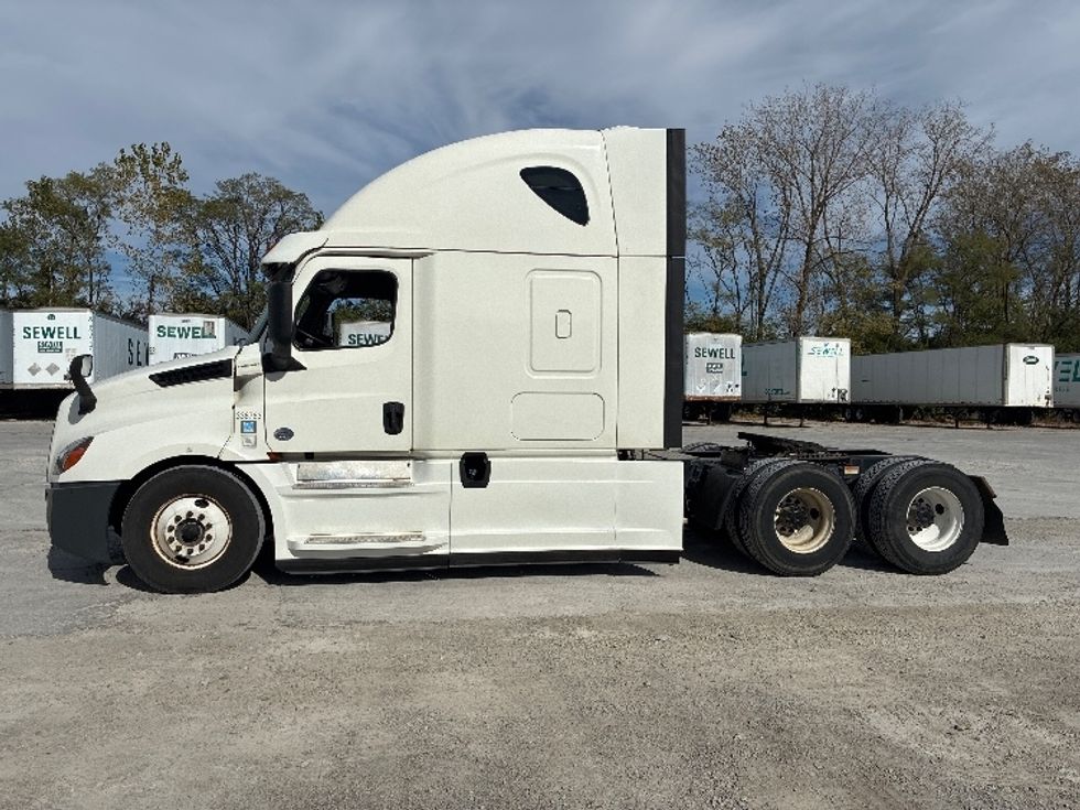 Sleeper Tractor-Heavy Duty Tractors-Freightliner-2020-T12664ST-Wilmington-OH-696,100\n\t\tmiles-$ 47,500 - Image 4