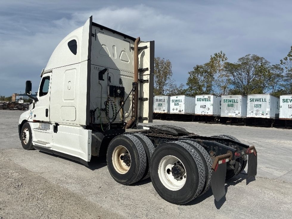 Sleeper Tractor-Heavy Duty Tractors-Freightliner-2020-T12664ST-Wilmington-OH-696,100\n\t\tmiles-$ 47,500 - Image 5