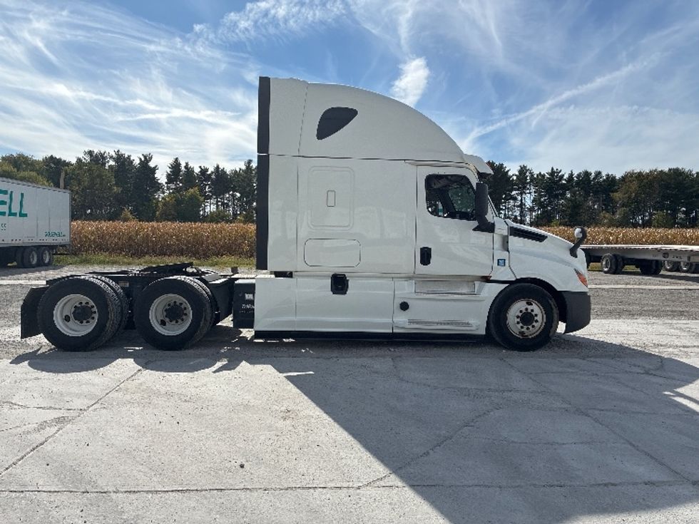 Sleeper Tractor-Heavy Duty Tractors-Freightliner-2020-T12664ST-Wilmington-OH-696,100\n\t\tmiles-$ 47,500 - Image 8