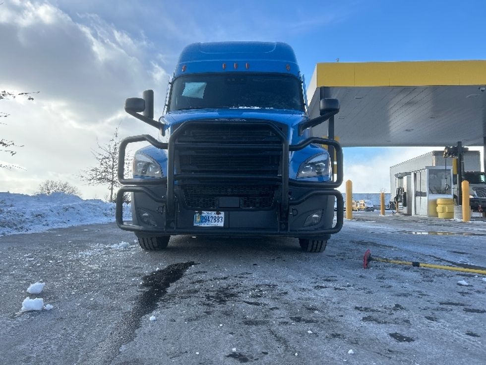 Sleeper Tractor-Heavy Duty Tractors-Freightliner-2020-T12664ST-Windsor-WI-396,209\n\t\tmiles-$ 62,500 - Image 2