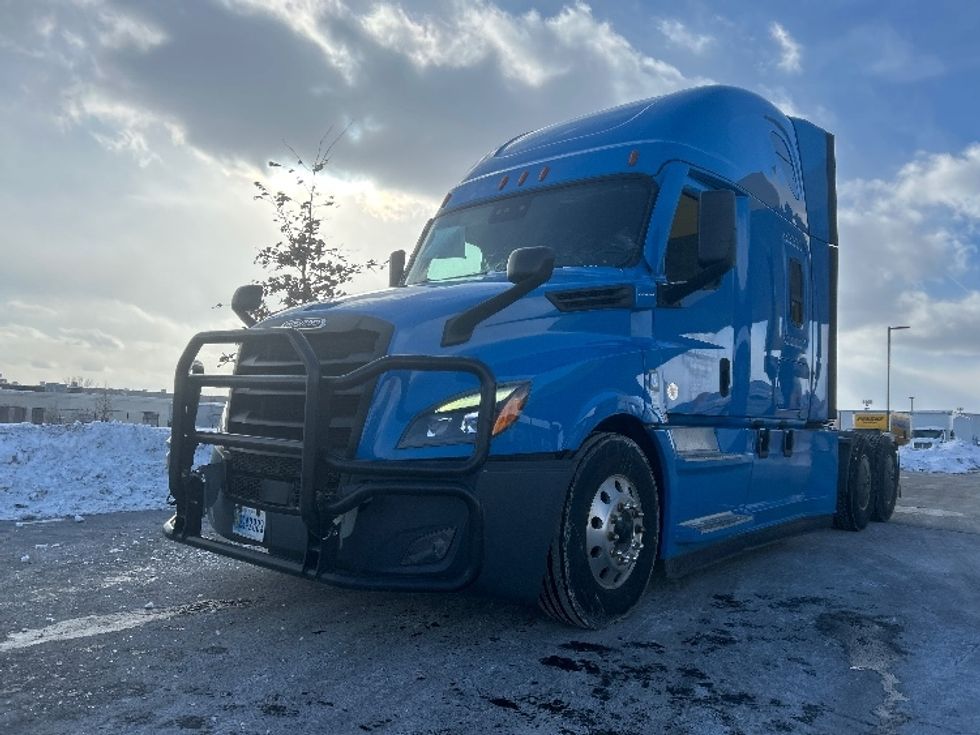 Sleeper Tractor-Heavy Duty Tractors-Freightliner-2020-T12664ST-Windsor-WI-396,209\n\t\tmiles-$ 62,500 - Image 3