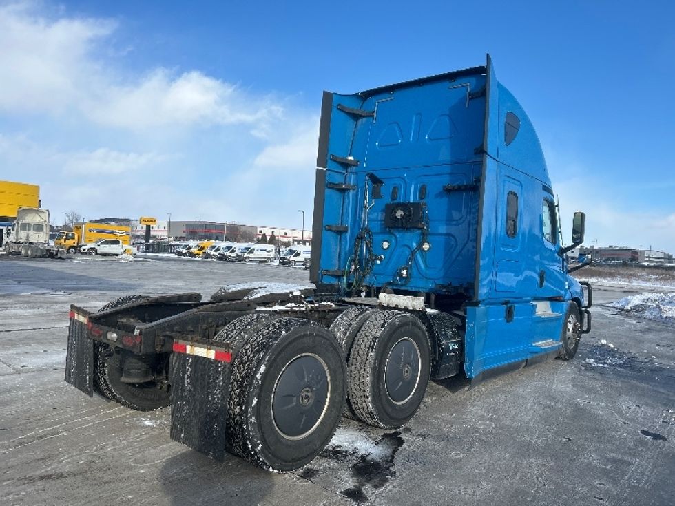 Sleeper Tractor-Heavy Duty Tractors-Freightliner-2020-T12664ST-Windsor-WI-396,209\n\t\tmiles-$ 62,500 - Image 7