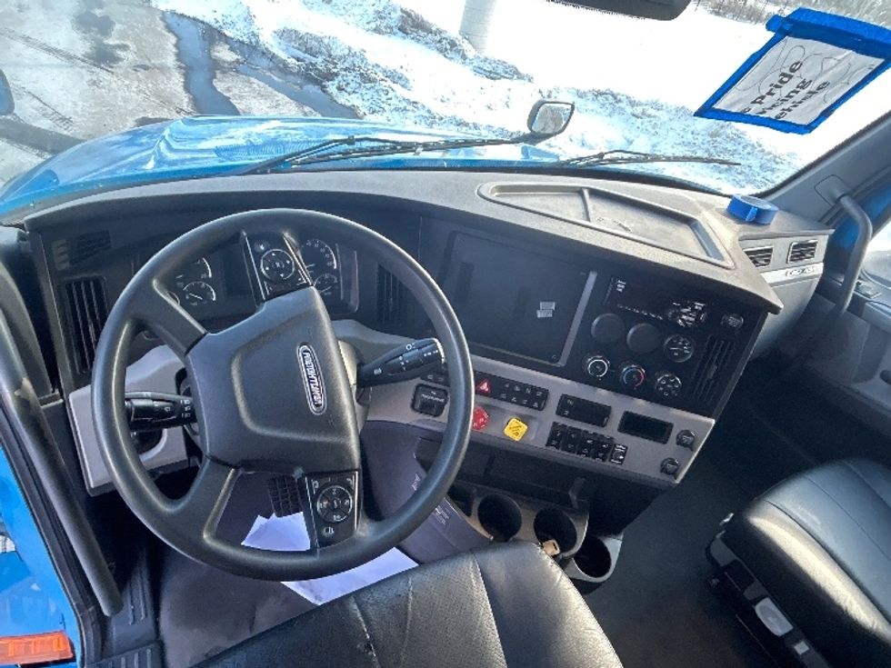 Sleeper Tractor-Heavy Duty Tractors-Freightliner-2020-T12664ST-Windsor-WI-437,590\n\t\tmiles-$ 60,250 - Image 11