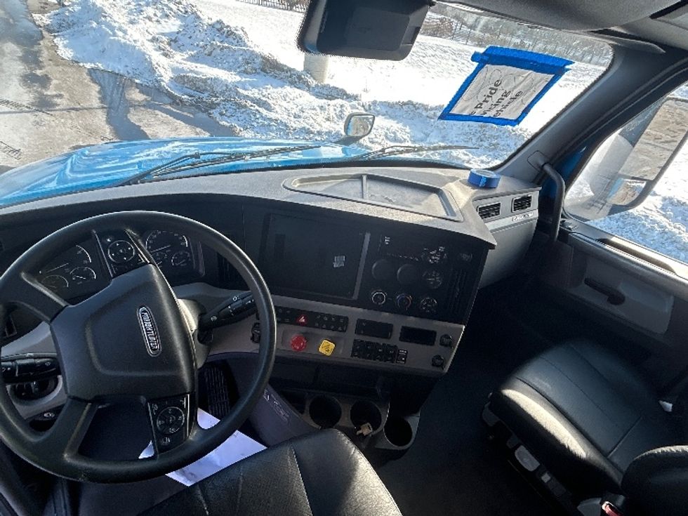 Sleeper Tractor-Heavy Duty Tractors-Freightliner-2020-T12664ST-Windsor-WI-437,590\n\t\tmiles-$ 60,250 - Image 12