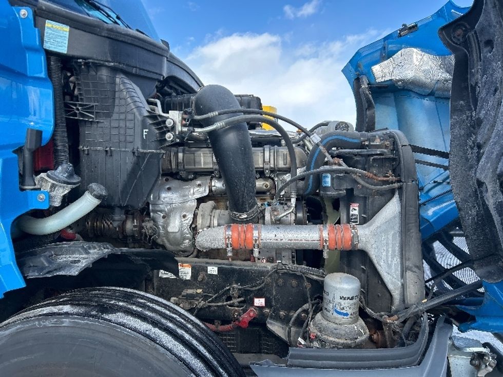 Sleeper Tractor-Heavy Duty Tractors-Freightliner-2020-T12664ST-Windsor-WI-437,590\n\t\tmiles-$ 60,250 - Image 20