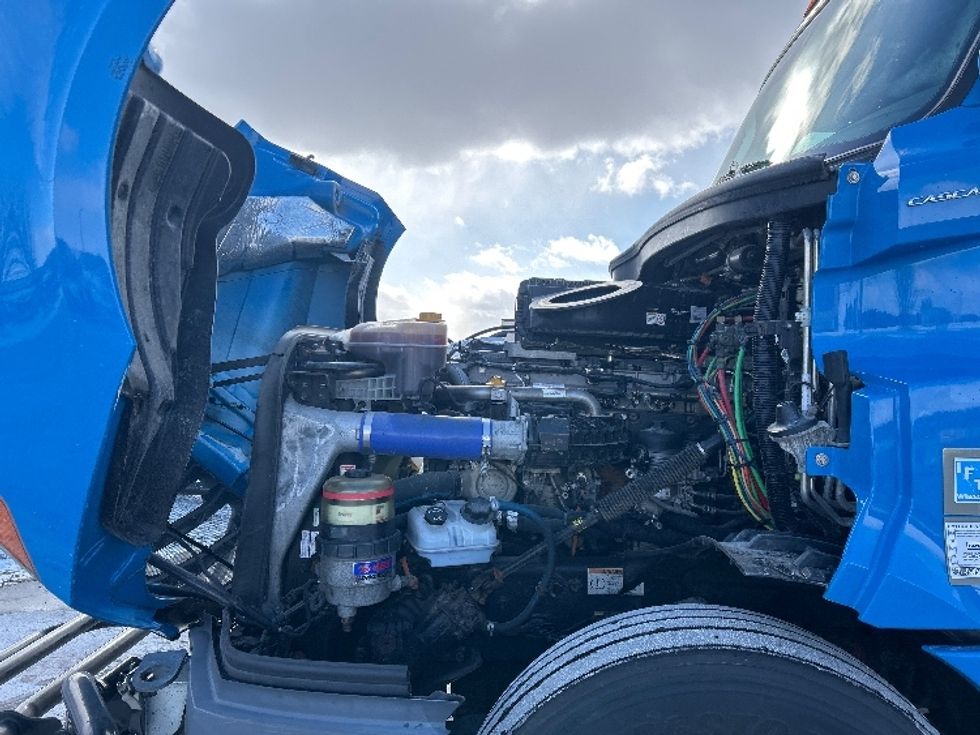 Sleeper Tractor-Heavy Duty Tractors-Freightliner-2020-T12664ST-Windsor-WI-437,590\n\t\tmiles-$ 60,250 - Image 21