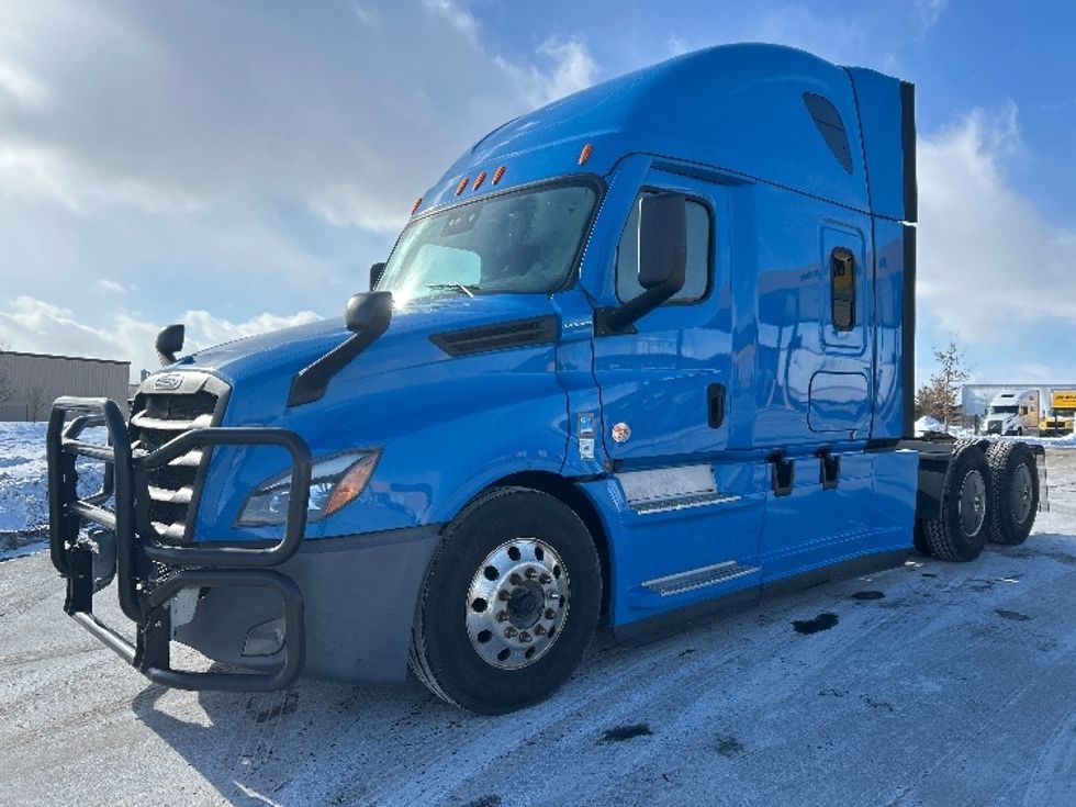 Sleeper Tractor-Heavy Duty Tractors-Freightliner-2020-T12664ST-Windsor-WI-437,590\n\t\tmiles-$ 60,250 - Image 3