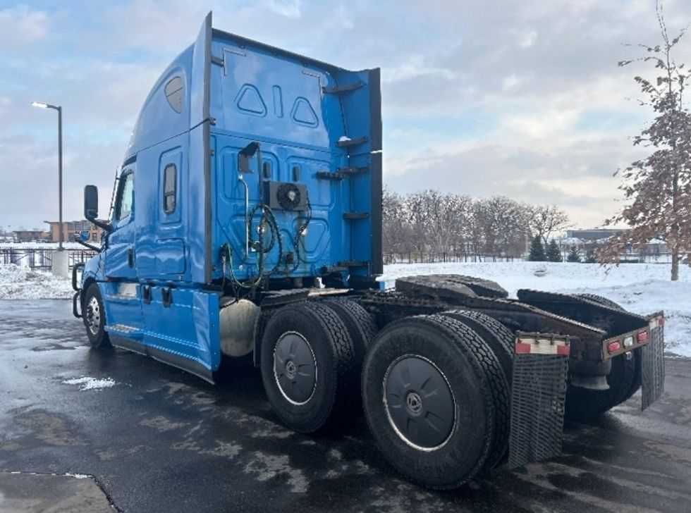 Sleeper Tractor-Heavy Duty Tractors-Freightliner-2020-T12664ST-Windsor-WI-437,590\n\t\tmiles-$ 60,250 - Image 5