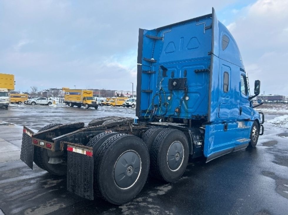Sleeper Tractor-Heavy Duty Tractors-Freightliner-2020-T12664ST-Windsor-WI-437,590\n\t\tmiles-$ 60,250 - Image 7