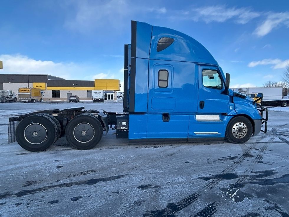 Sleeper Tractor-Heavy Duty Tractors-Freightliner-2020-T12664ST-Windsor-WI-437,590\n\t\tmiles-$ 60,250 - Image 8