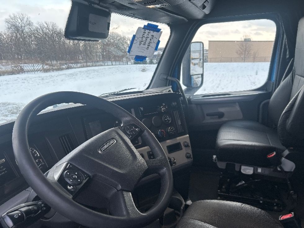 Sleeper Tractor-Heavy Duty Tractors-Freightliner-2020-T12664ST-Windsor-WI-541,576\n\t\tmiles-$ 54,250 - Image 10