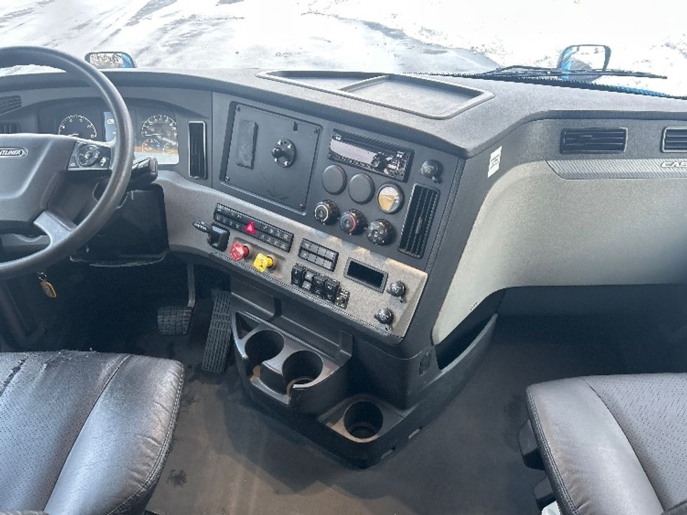 Sleeper Tractor-Heavy Duty Tractors-Freightliner-2020-T12664ST-Windsor-WI-541,576\n\t\tmiles-$ 54,250 - Image 12