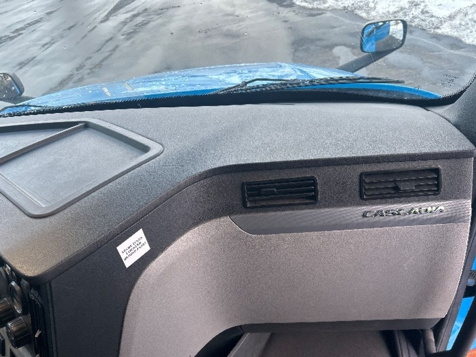 Sleeper Tractor-Heavy Duty Tractors-Freightliner-2020-T12664ST-Windsor-WI-541,576\n\t\tmiles-$ 54,250 - Image 14