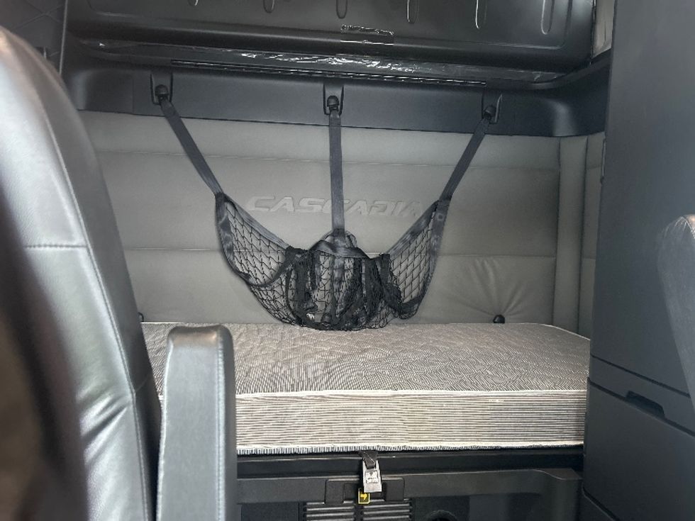 Sleeper Tractor-Heavy Duty Tractors-Freightliner-2020-T12664ST-Windsor-WI-541,576\n\t\tmiles-$ 54,250 - Image 16