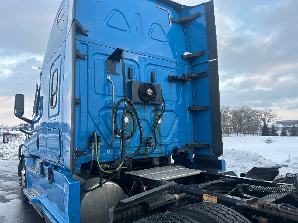 Sleeper Tractor-Heavy Duty Tractors-Freightliner-2020-T12664ST-Windsor-WI-541,576\n\t\tmiles-$ 54,250 - Image 22
