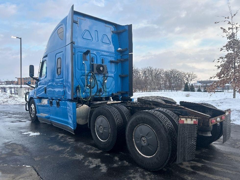 Sleeper Tractor-Heavy Duty Tractors-Freightliner-2020-T12664ST-Windsor-WI-541,576\n\t\tmiles-$ 54,250 - Image 5