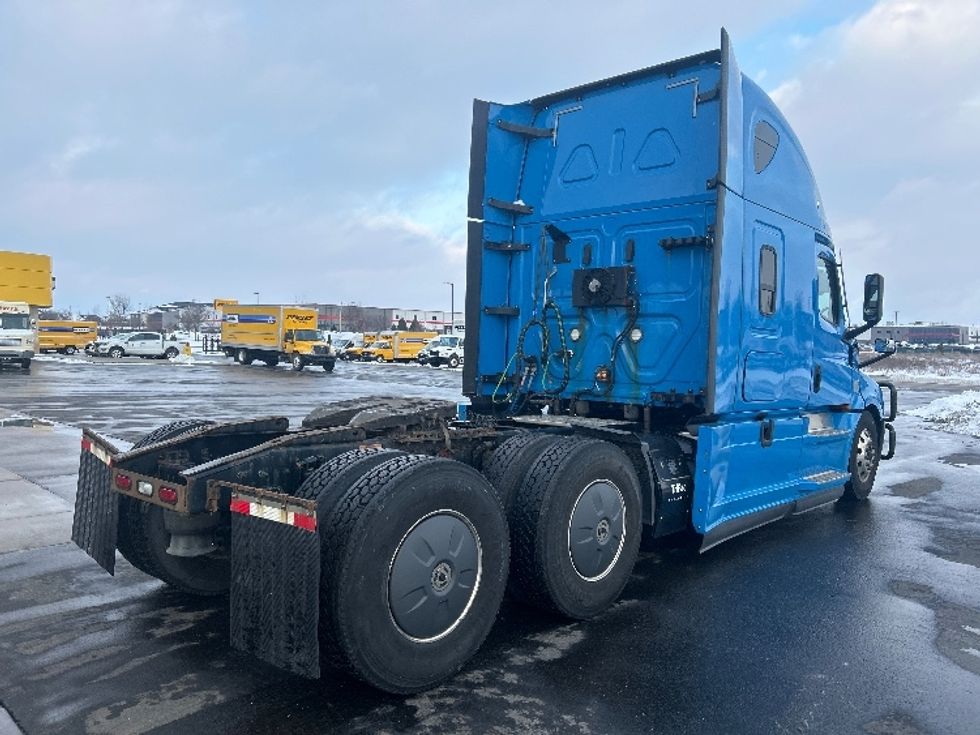 Sleeper Tractor-Heavy Duty Tractors-Freightliner-2020-T12664ST-Windsor-WI-541,576\n\t\tmiles-$ 54,250 - Image 7