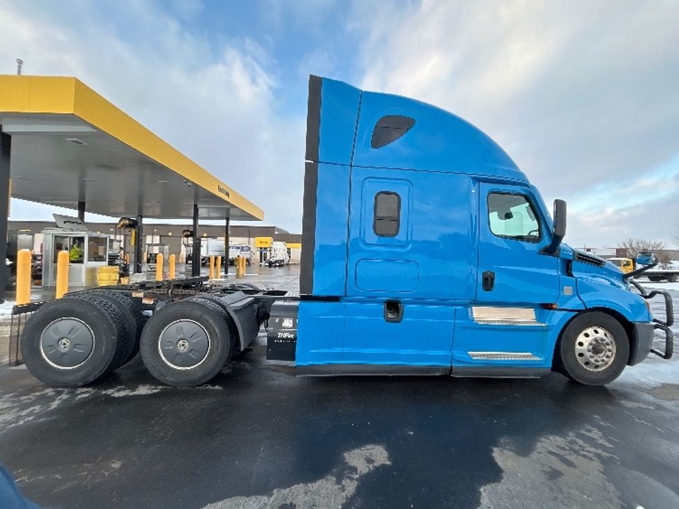 Sleeper Tractor-Heavy Duty Tractors-Freightliner-2020-T12664ST-Windsor-WI-541,576\n\t\tmiles-$ 54,250 - Image 8