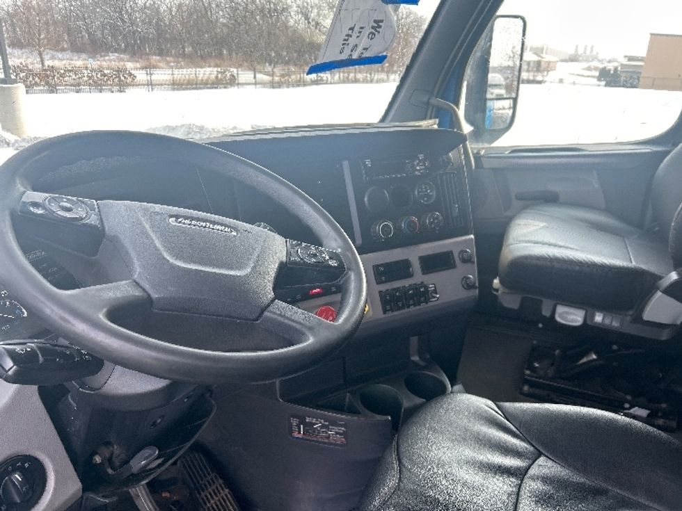 Sleeper Tractor-Heavy Duty Tractors-Freightliner-2020-T12664ST-Windsor-WI-594,463\n\t\tmiles-$ 50,750 - Image 10
