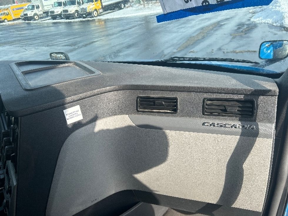 Sleeper Tractor-Heavy Duty Tractors-Freightliner-2020-T12664ST-Windsor-WI-594,463\n\t\tmiles-$ 50,750 - Image 14