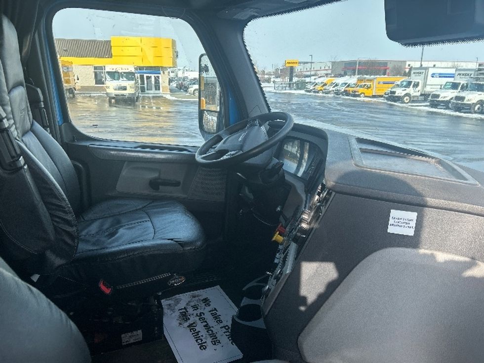 Sleeper Tractor-Heavy Duty Tractors-Freightliner-2020-T12664ST-Windsor-WI-594,463\n\t\tmiles-$ 50,750 - Image 15