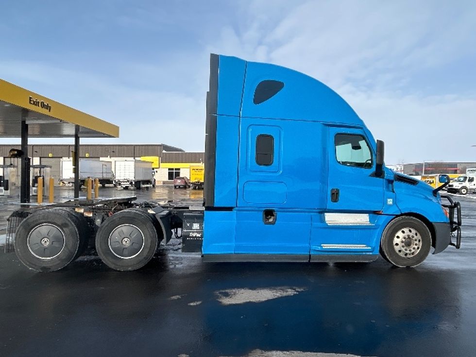 Sleeper Tractor-Heavy Duty Tractors-Freightliner-2020-T12664ST-Windsor-WI-594,463\n\t\tmiles-$ 50,750 - Image 8