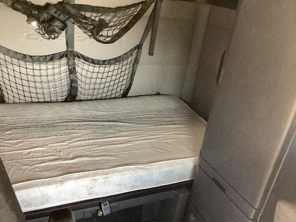 Sleeper Tractor-Heavy Duty Tractors-Freightliner-2020-T12664ST-Winnipeg-MB-824,506\n\t\tkm-$ 85,250 - Image 16