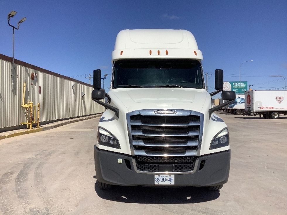 Sleeper Tractor-Heavy Duty Tractors-Freightliner-2020-T12664ST-Winnipeg-MB-824,506\n\t\tkm-$ 85,250 - Image 2