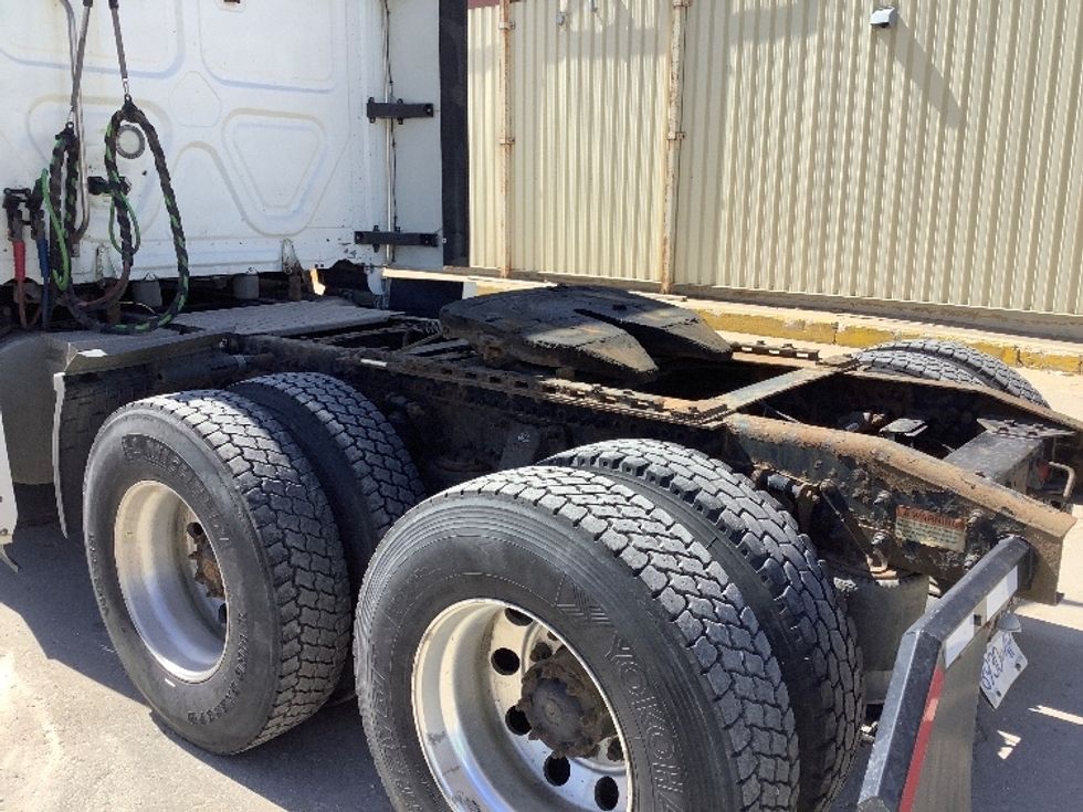 Sleeper Tractor-Heavy Duty Tractors-Freightliner-2020-T12664ST-Winnipeg-MB-824,506\n\t\tkm-$ 85,250 - Image 22