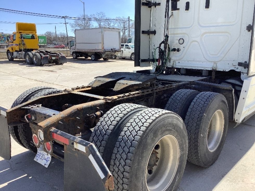Sleeper Tractor-Heavy Duty Tractors-Freightliner-2020-T12664ST-Winnipeg-MB-824,506\n\t\tkm-$ 85,250 - Image 23