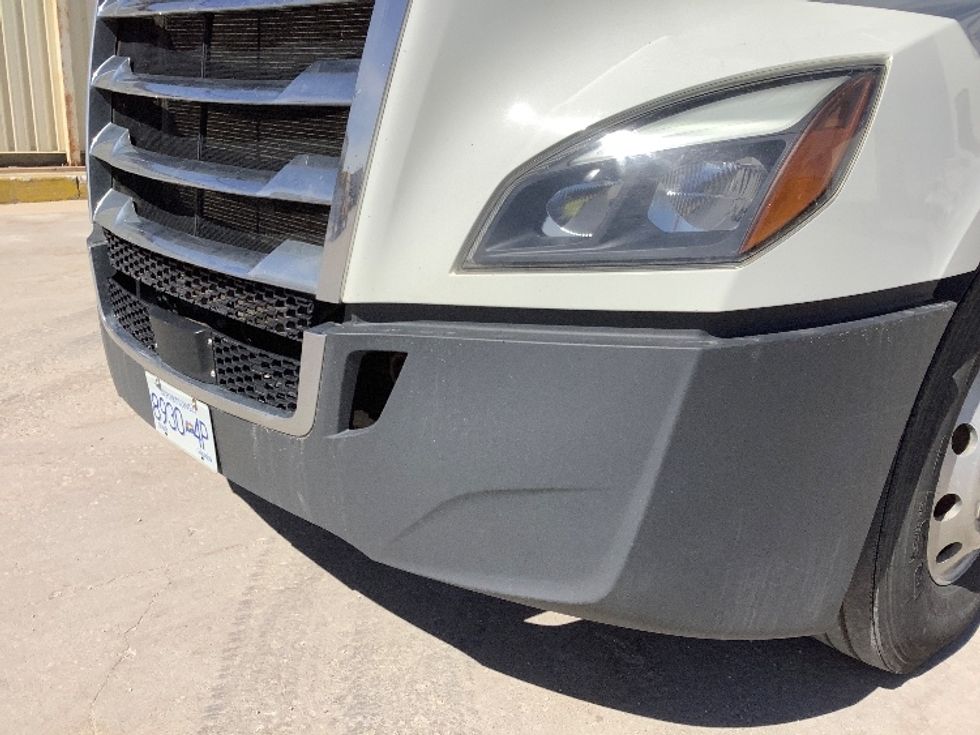 Sleeper Tractor-Heavy Duty Tractors-Freightliner-2020-T12664ST-Winnipeg-MB-824,506\n\t\tkm-$ 85,250 - Image 24